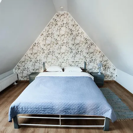 With Free Parking Parnawa